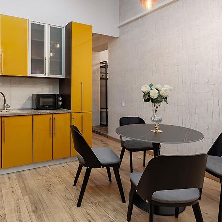 2 - Bedroom Apartments Galicia リヴィウ エクステリア 写真