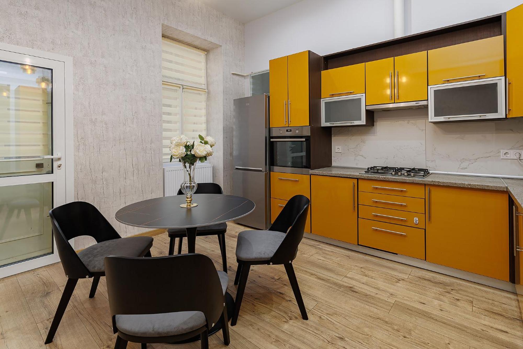 2 - Bedroom Apartments Galicia リヴィウ エクステリア 写真